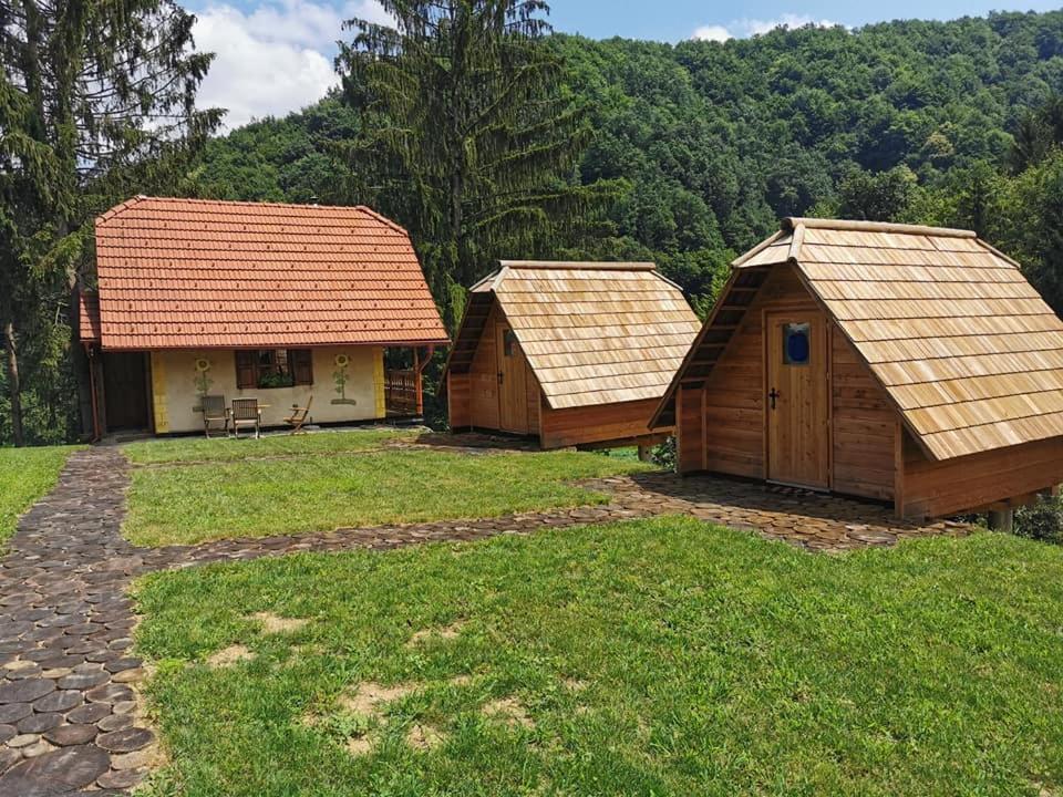 Glamping Naselje Zeleni Turizem 호텔 마콜레 외부 사진