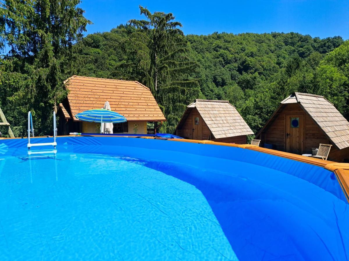 Glamping Naselje Zeleni Turizem 호텔 마콜레 외부 사진